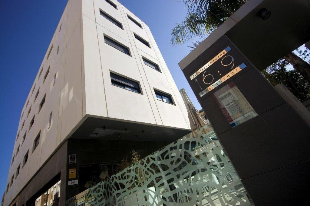 Apartamentos 16:9 Suites อัลเมรีอา ภายนอก รูปภาพ