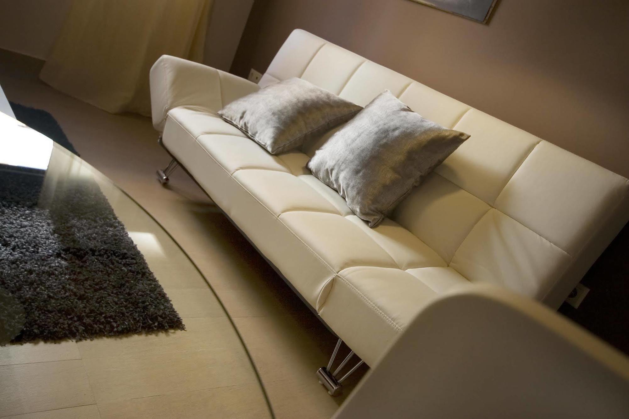 Apartamentos 16:9 Suites อัลเมรีอา ภายนอก รูปภาพ