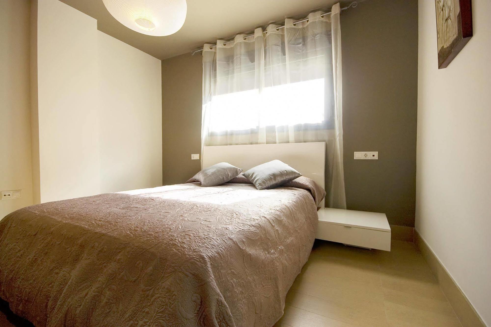 Apartamentos 16:9 Suites อัลเมรีอา ภายนอก รูปภาพ