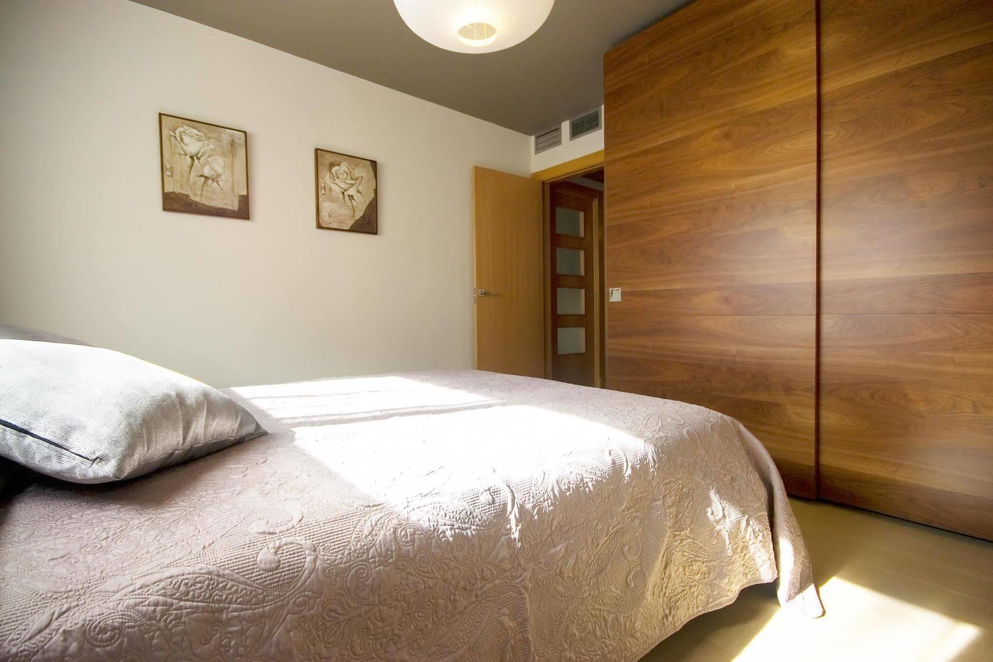 Apartamentos 16:9 Suites อัลเมรีอา ภายนอก รูปภาพ
