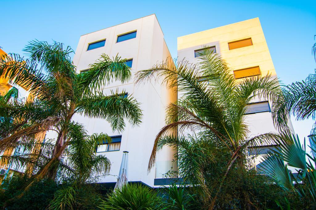 Apartamentos 16:9 Suites อัลเมรีอา ภายนอก รูปภาพ